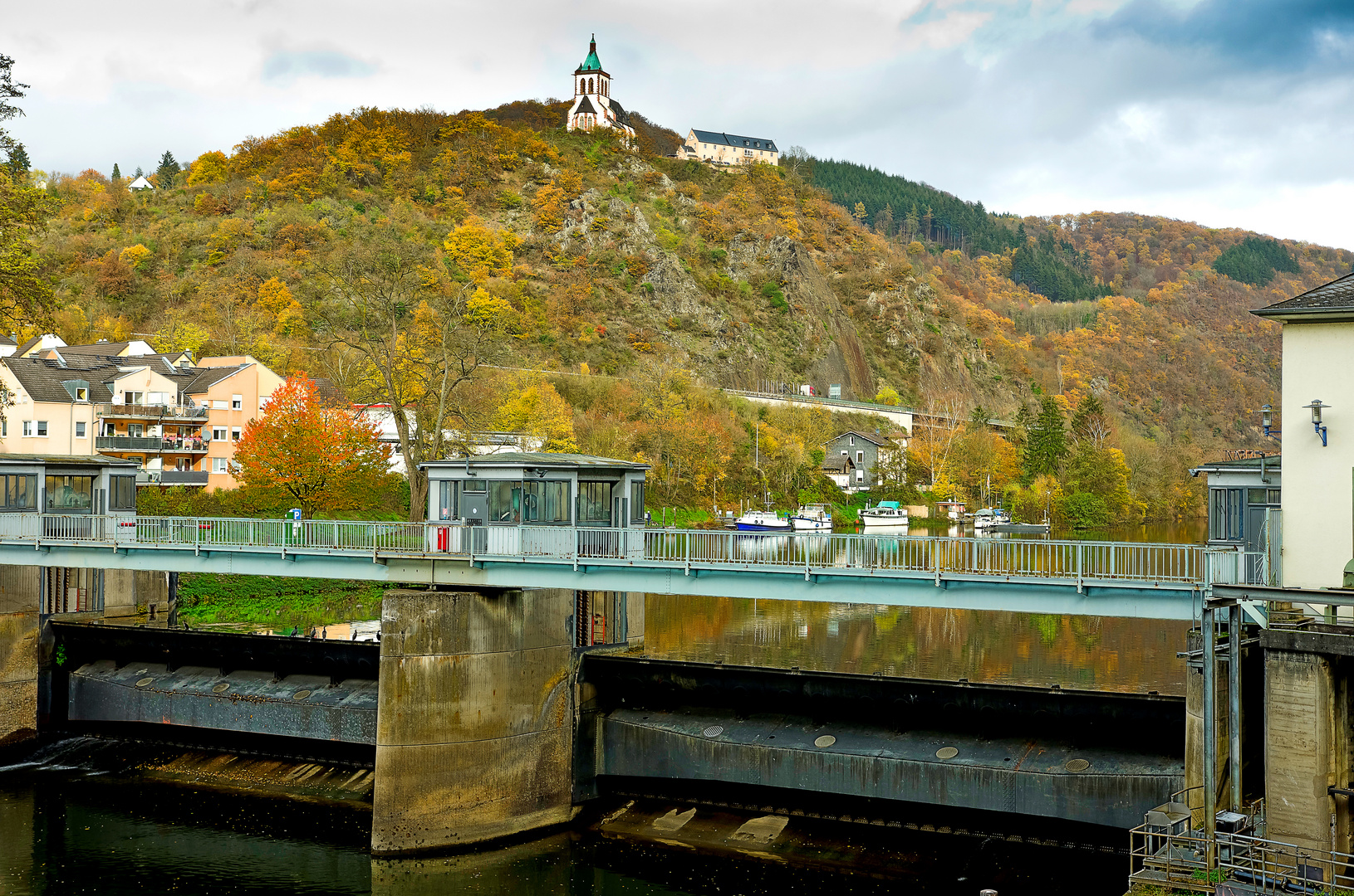 Lahntal, Schleuse und Allerheiligenberg