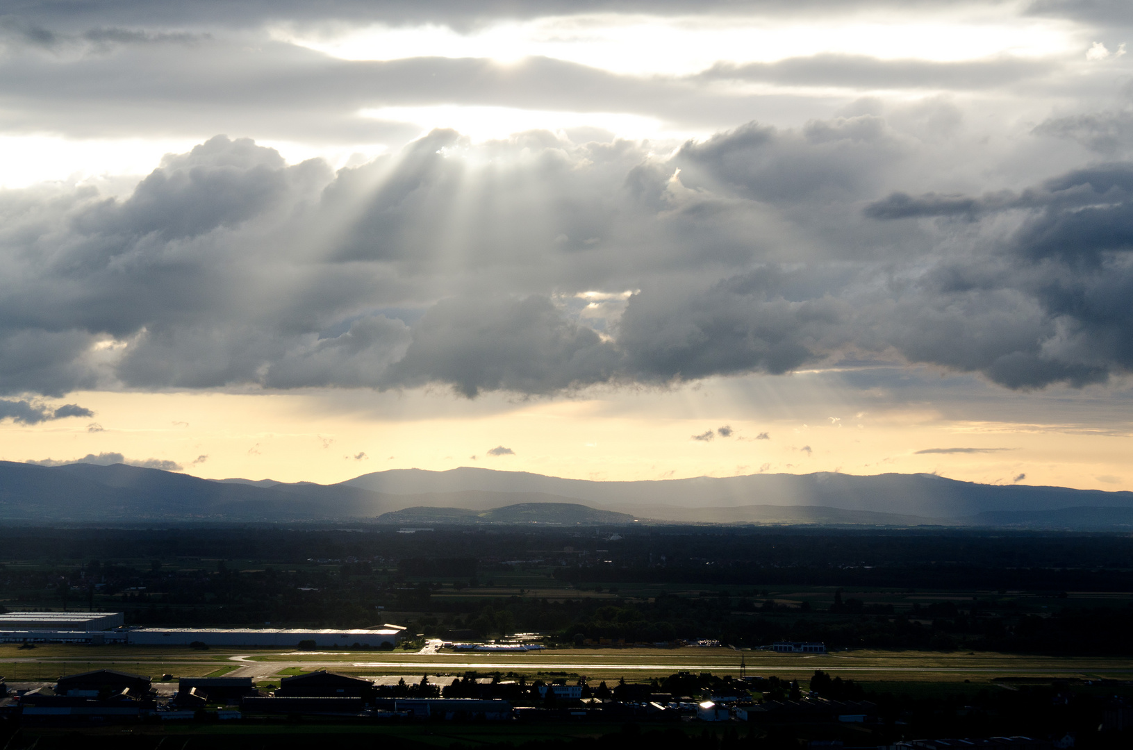 Lahr Airport in speziellem Licht