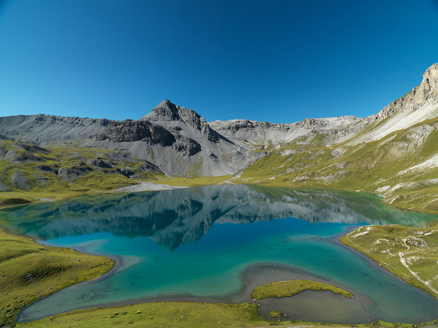 Lai da Rims – die Blaue Lagune inmitten unberührter Natur im Val Mora (Münstertal)