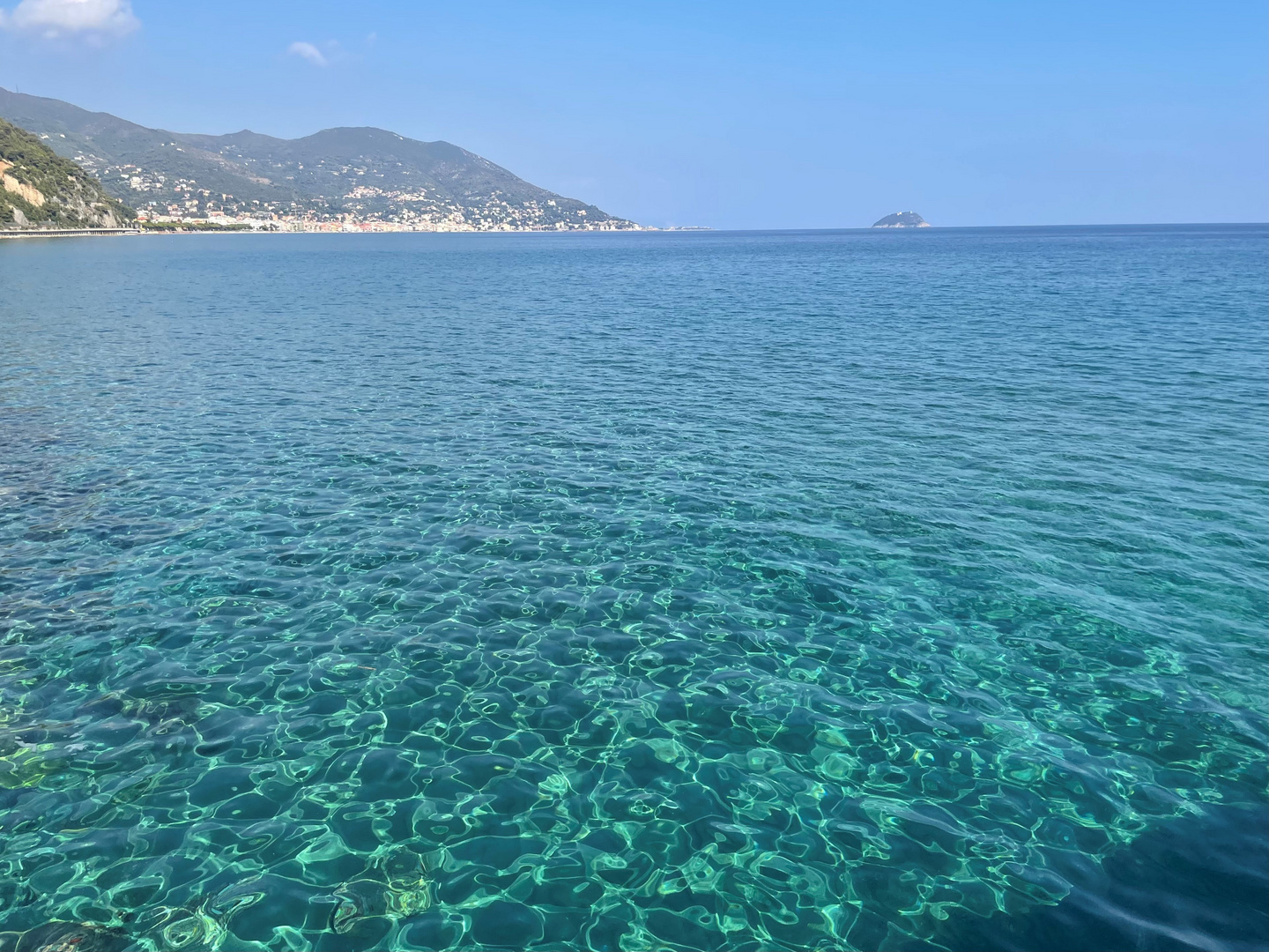 Laigueglia, Ligurien - Sicht nach Alassio und Isola Gallinara