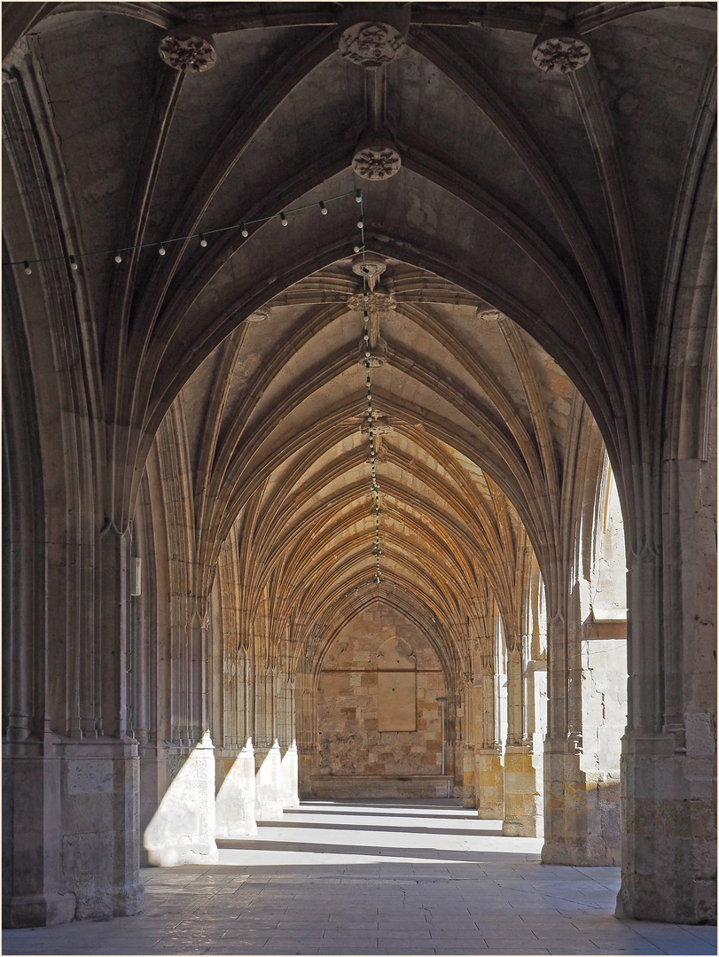 L’aile ouest du cloître de Condom