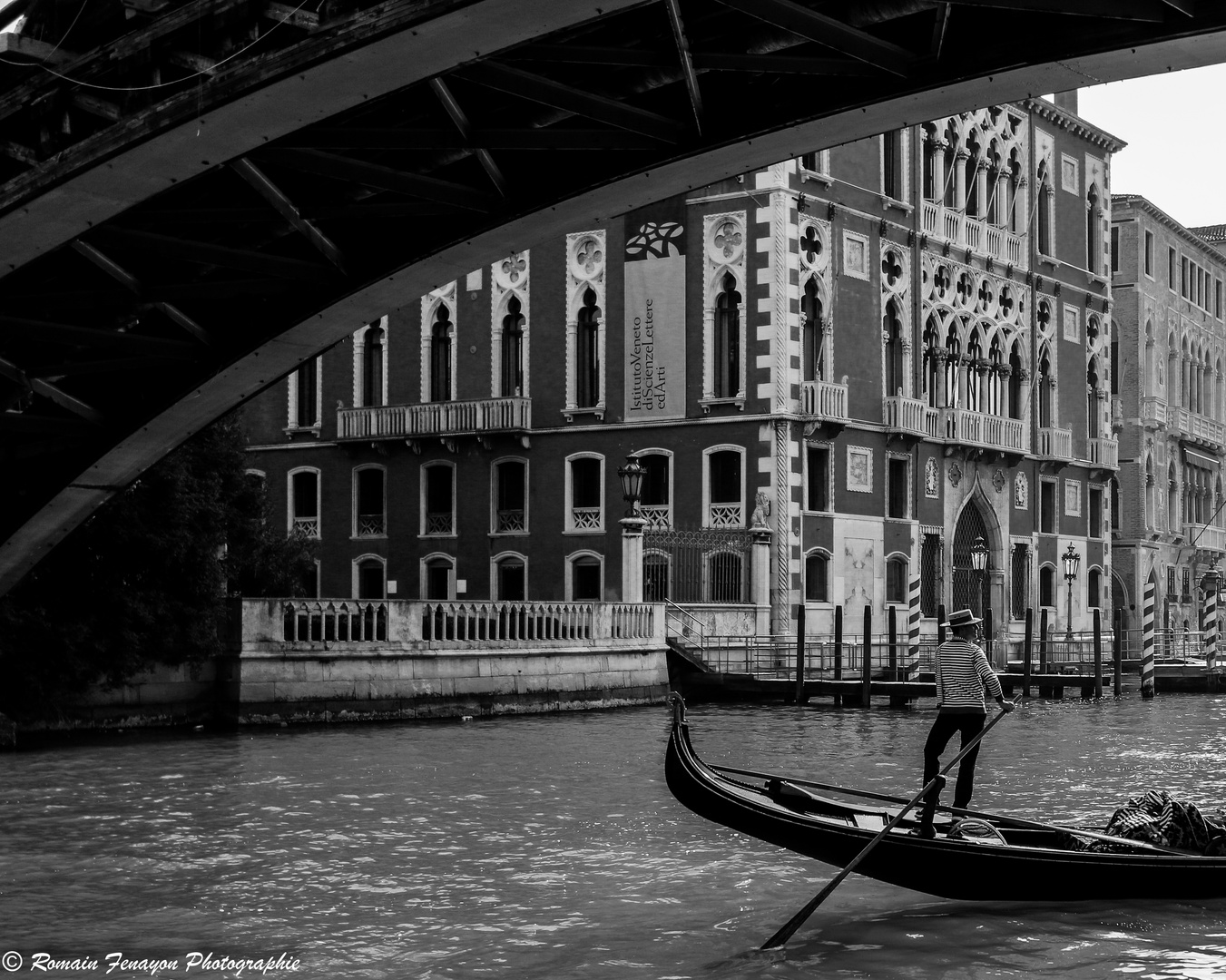 Laisse les gondoles à Venise