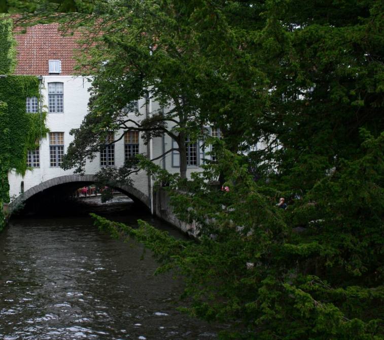 LAISSE LES GONDOLES A VENISE...