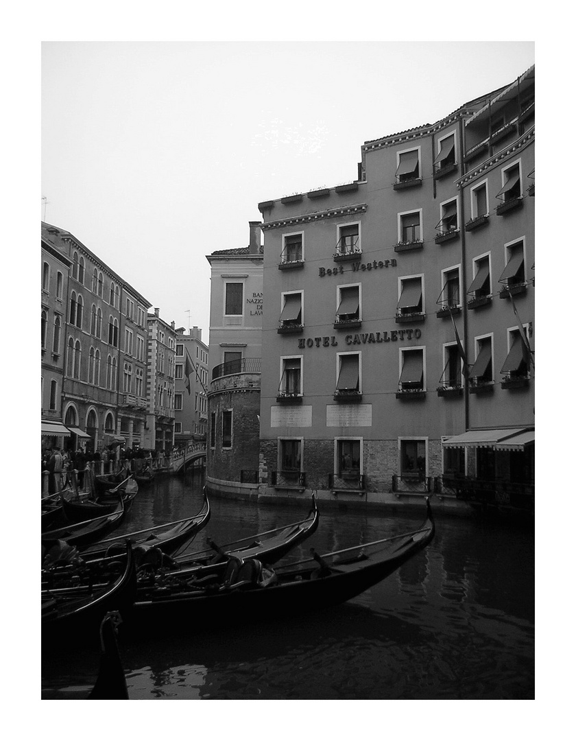 Laisse les gondoles à Venise