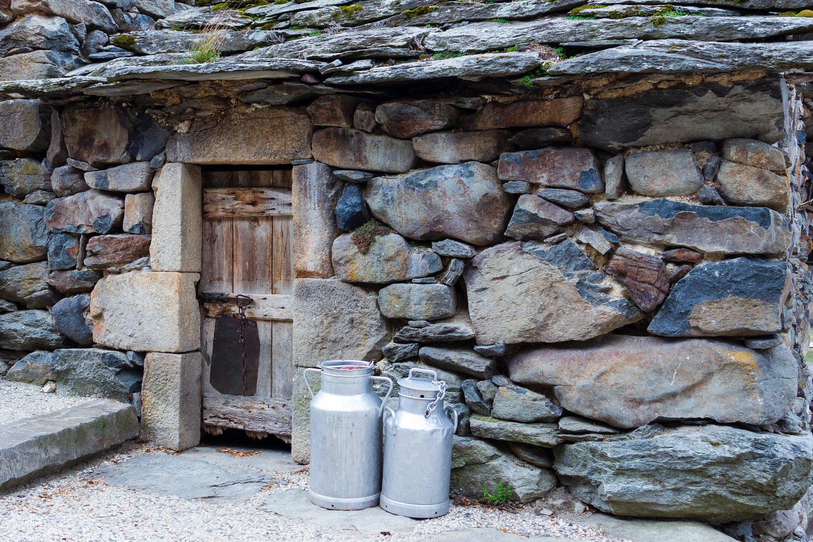 Laiterie photo et image architecture, vieilles pierres, porte Images