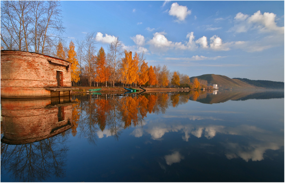 Lake in the autumn