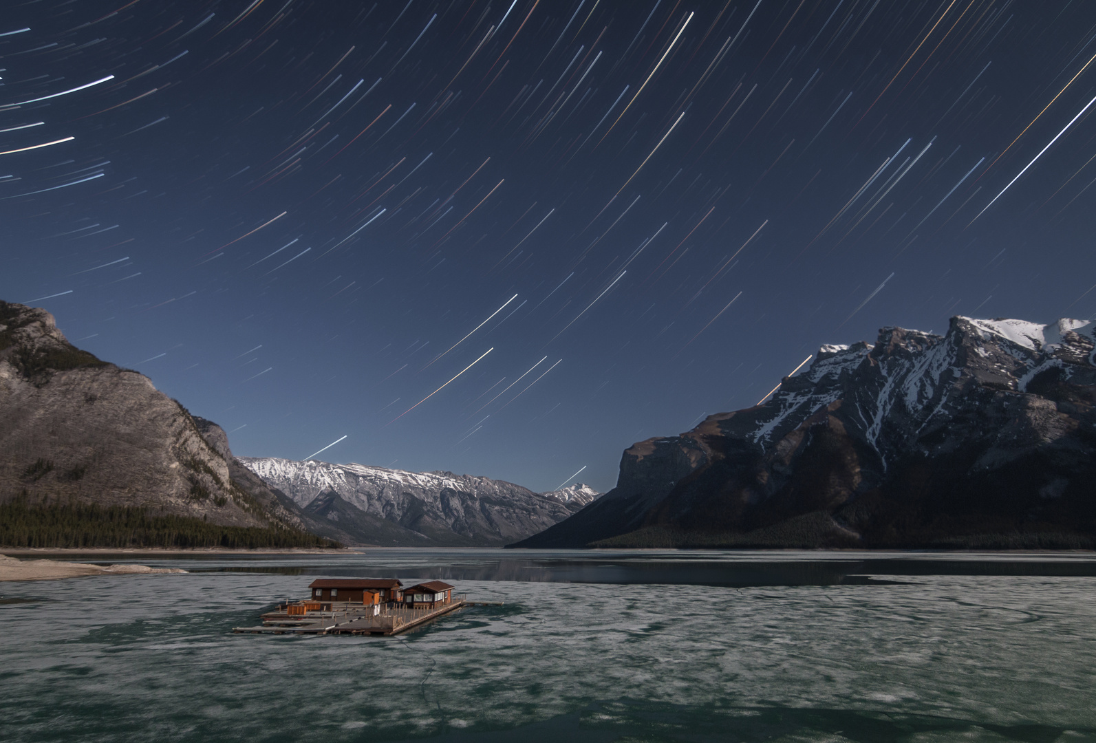 lake minnewanka