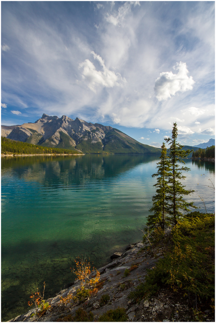 Lake Minnewanka, in den kanadischen Rocky Mountains