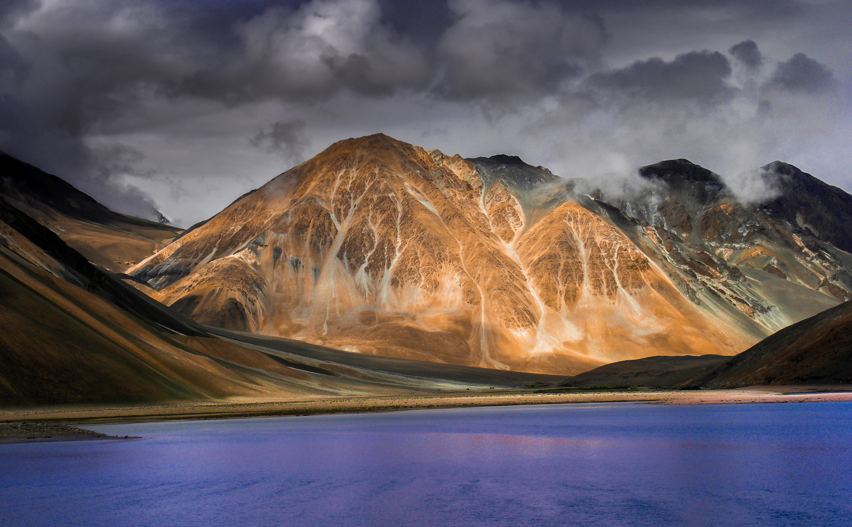 Lake & mountains