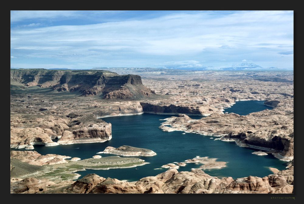 Lake Powell airview ...