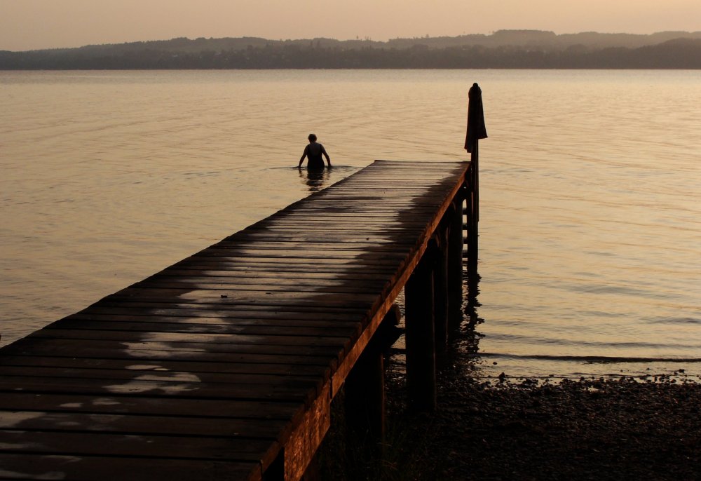 Lake . Sunrise . Feeling . Swiming