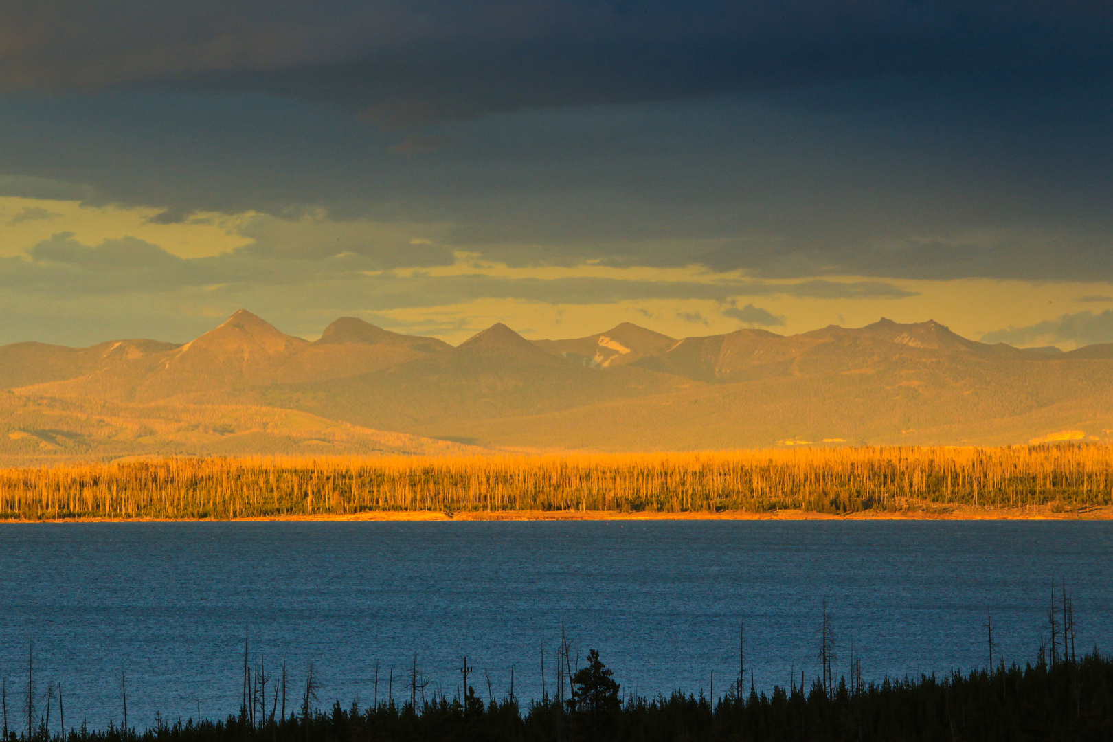 Lake Yellowstone im Abendglühen