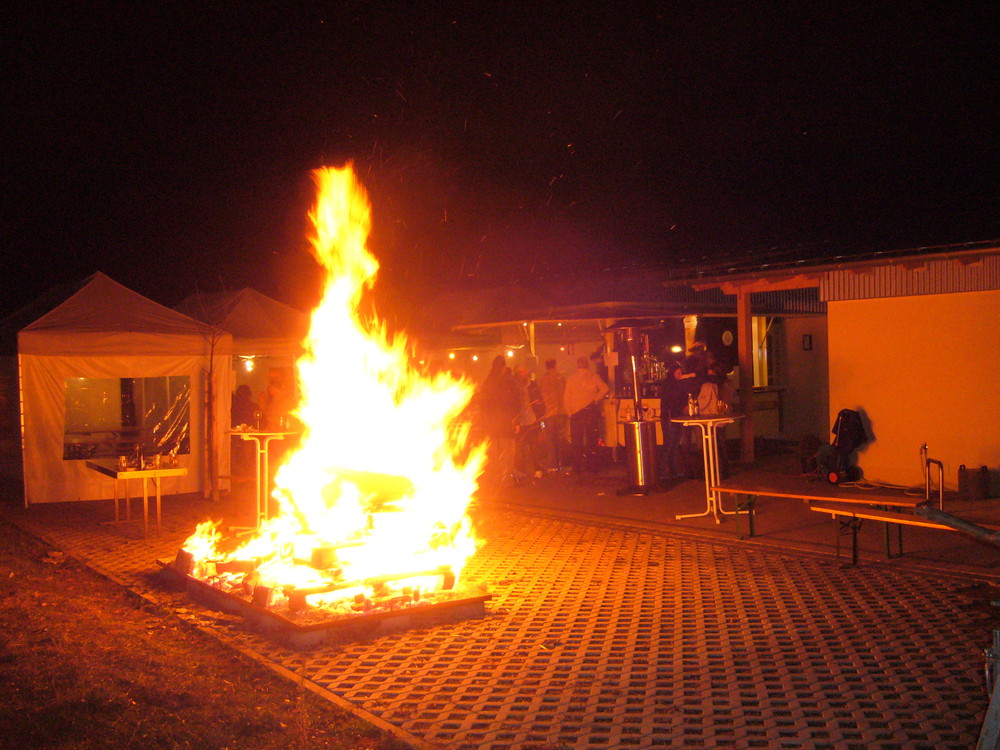 Lakefleisch am Lagerfeuer in AB