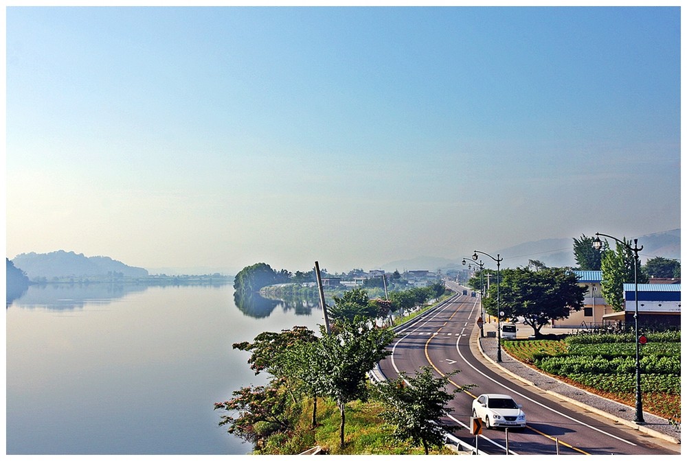 lake&road