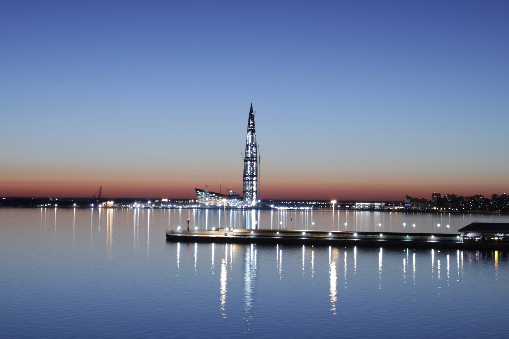 Laktha Center in St.Petersburg bei Nacht