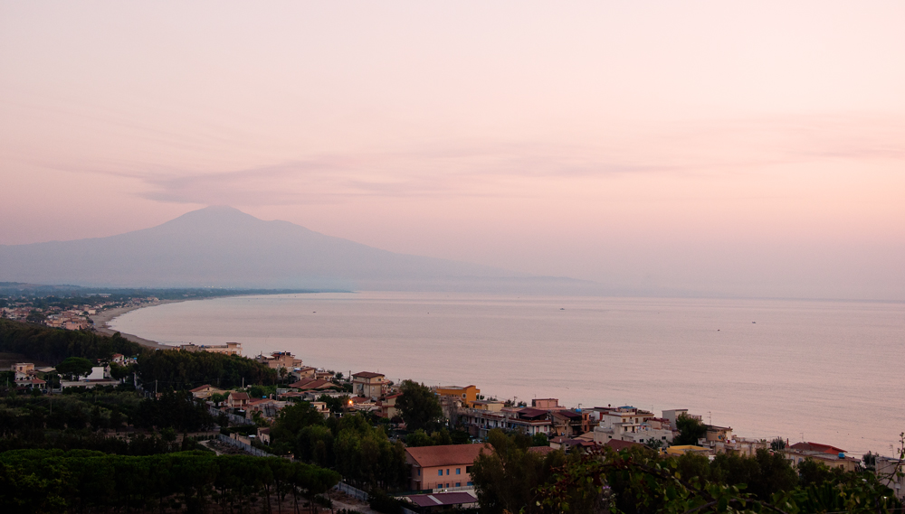 L'alba sul litorale ionico siciliano