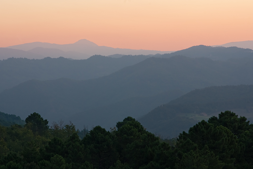 L'alba sulla Val di Bisenzio