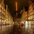 Lambertikirche mit Himmelsleiter im Münsteraner Regen