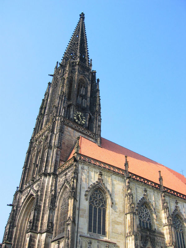 Lambertikirche mit Käfigen