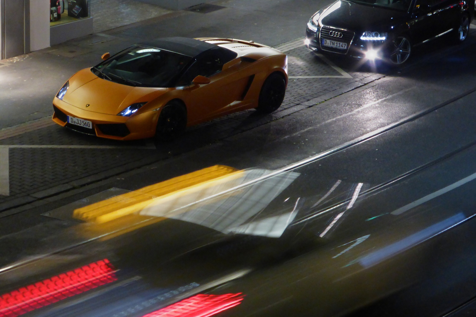 Lambo bei Nacht