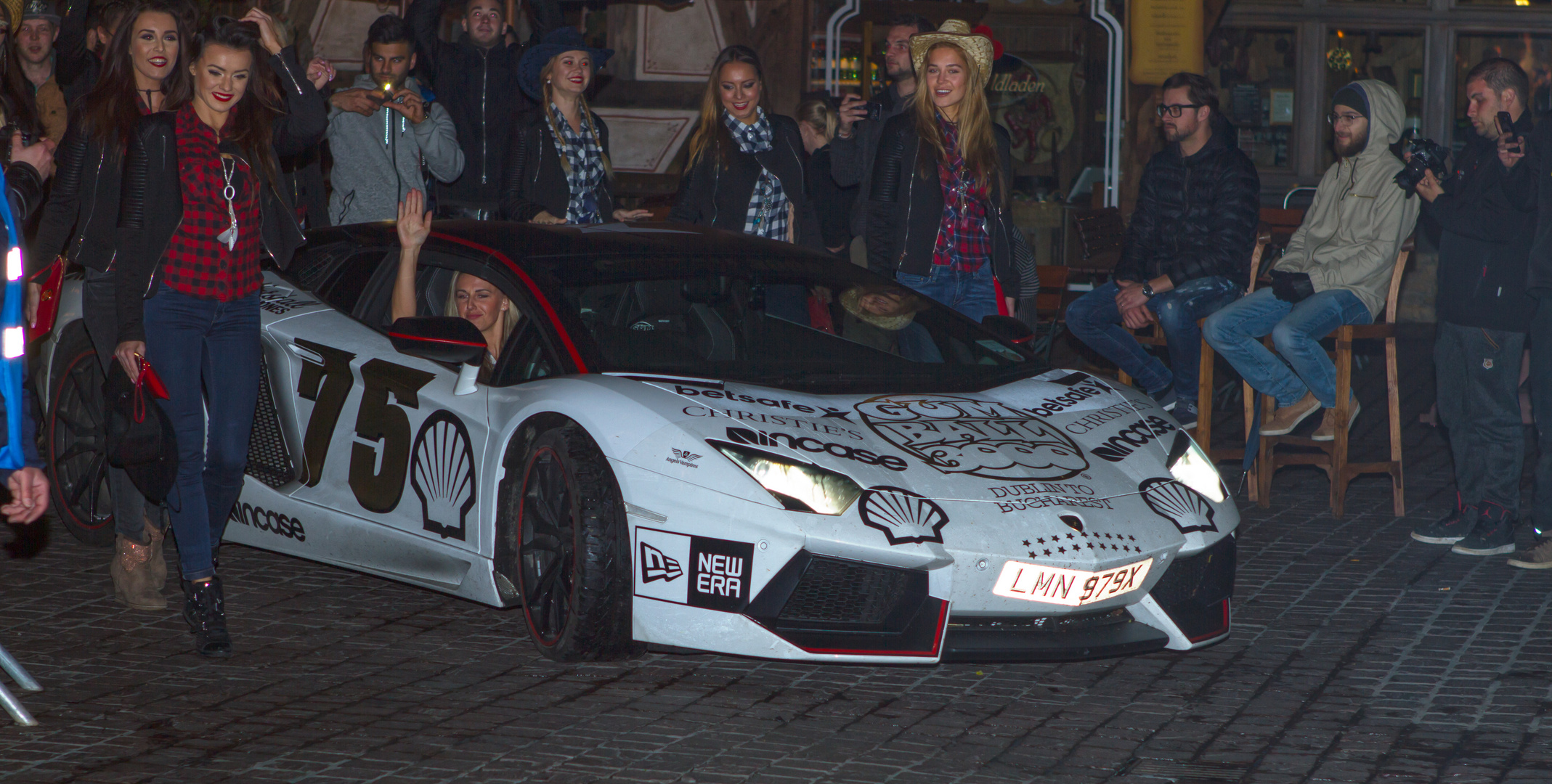 LAMBORGHINI AVENTADOR