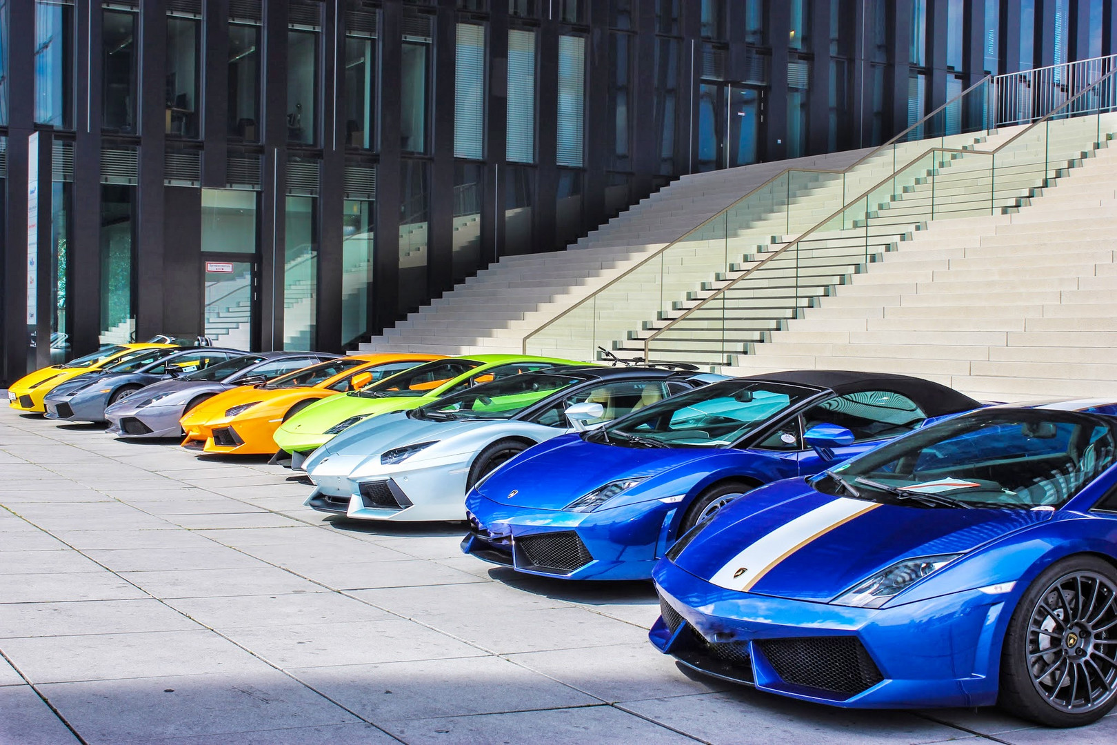 Lamborghini Medienhafen Düsseldorf - Eine Riesenauswahl !