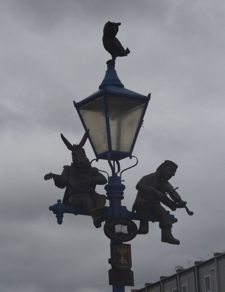 Lamp post attendents....