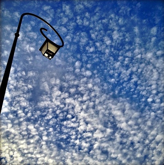 Lampadaire dans les nuages ....