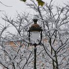 Lampadaire et son chapeau de neige