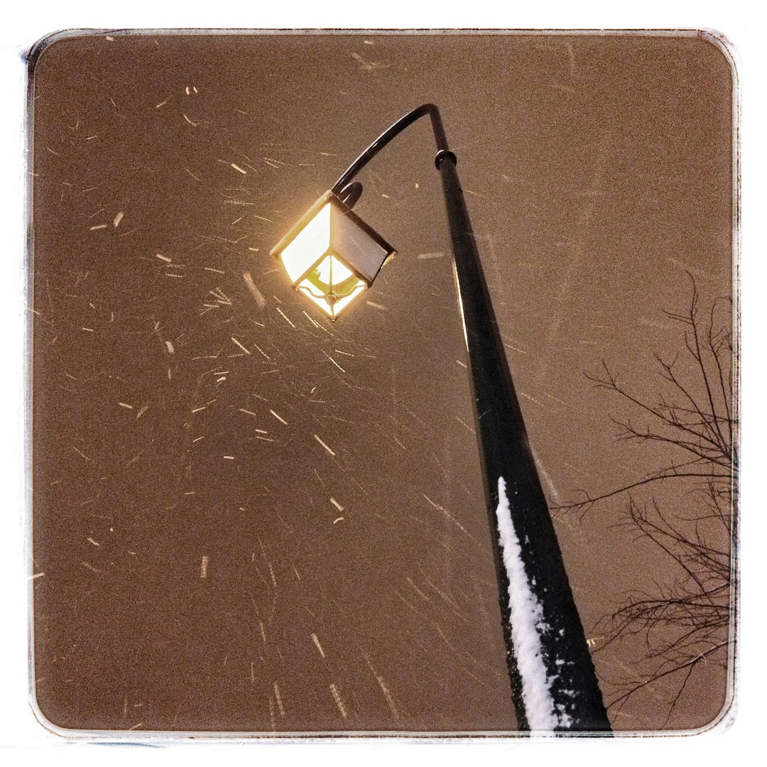 Lampadaire sous la neige