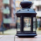 Lampe mit Innenleben (Streetfotografie)