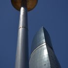 Lampe und Flammenturm (Baku/Aserbaidschan)