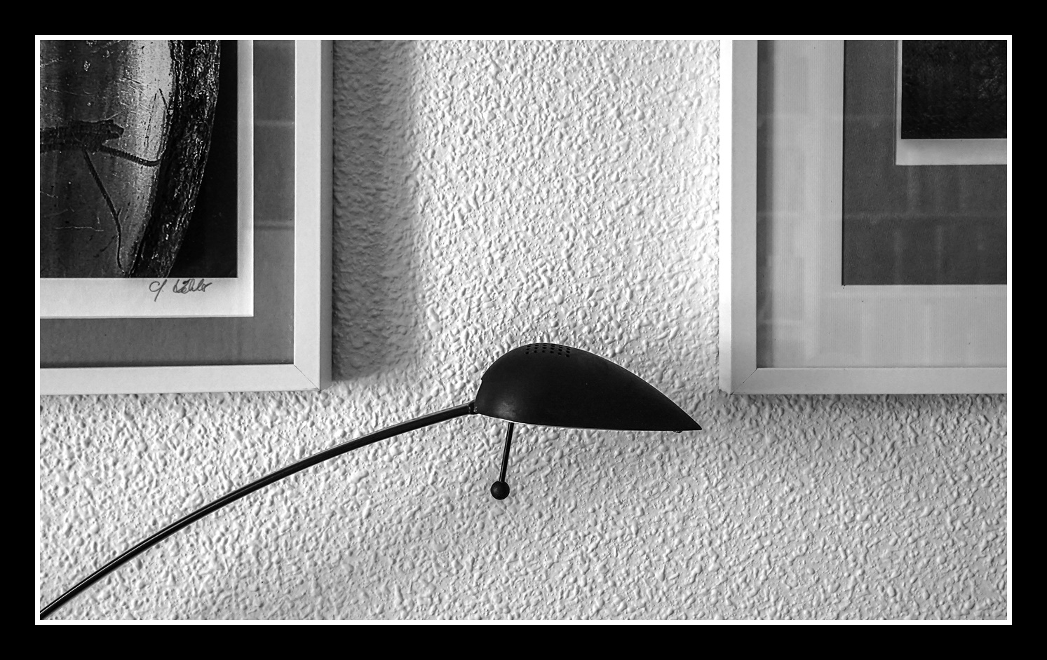 LAMPE UND ZWEI BILDER