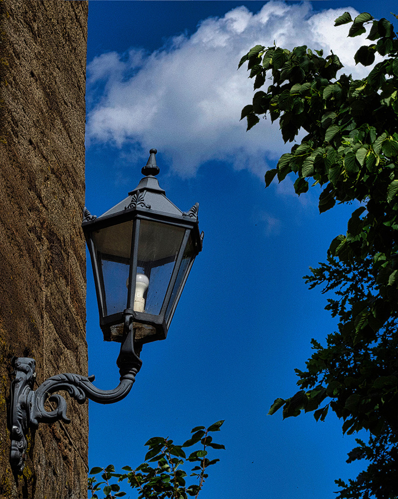 Lampe vor blau (Blue Monday)