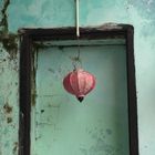 Lampion vor Wand