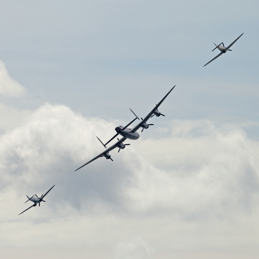 Lancaster, Spitfire and Hurricane im Abflug