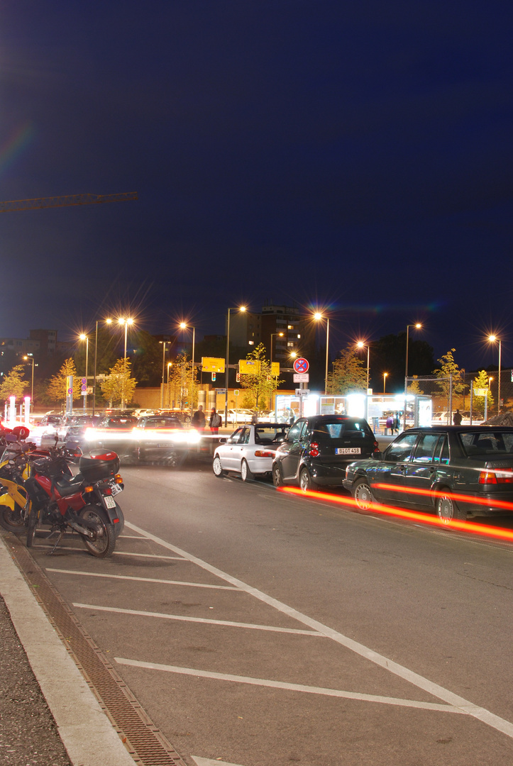 Lancer am Bln Hauptbahnhof