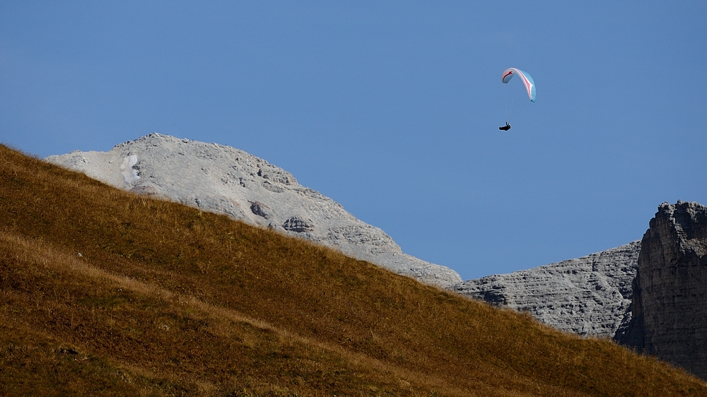 Land in Sicht. Aufgenommen am Sella Joch.