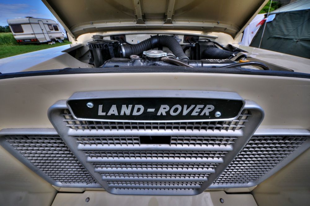 Land-Rover ..