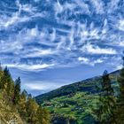 Land und Wolken