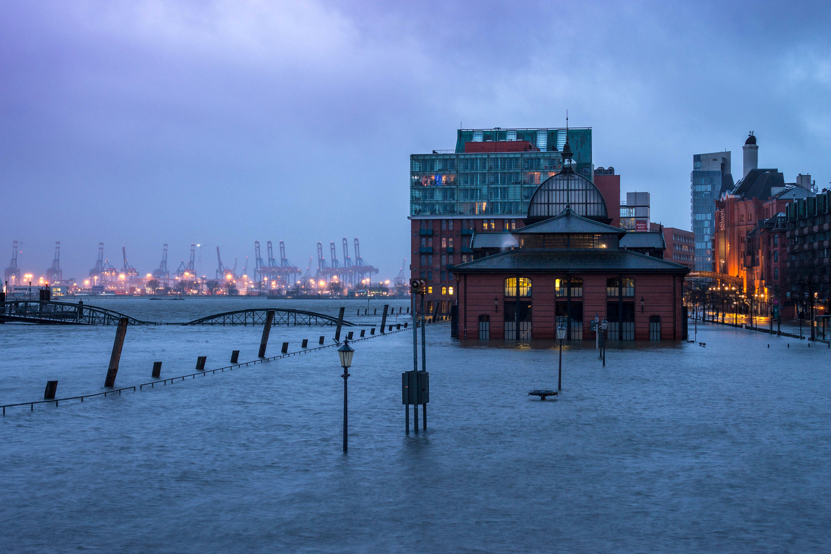 Land unter am Hamburger Fischmarkt