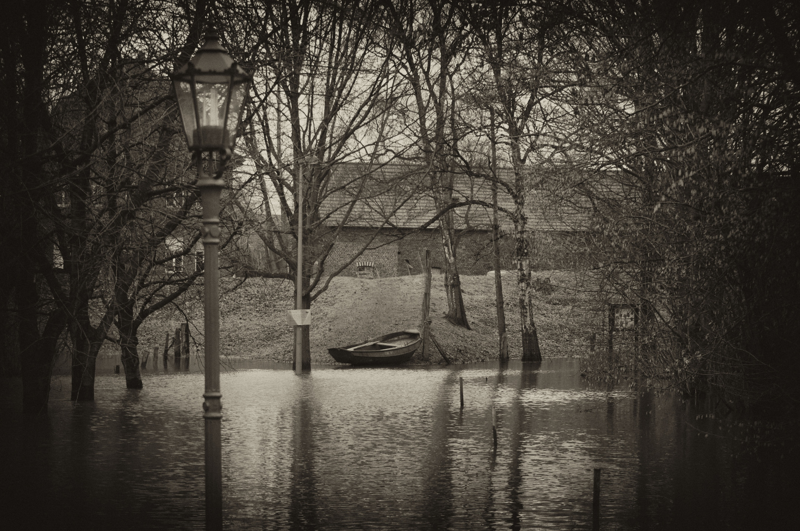 Land unter in Duisburg Friemersheim