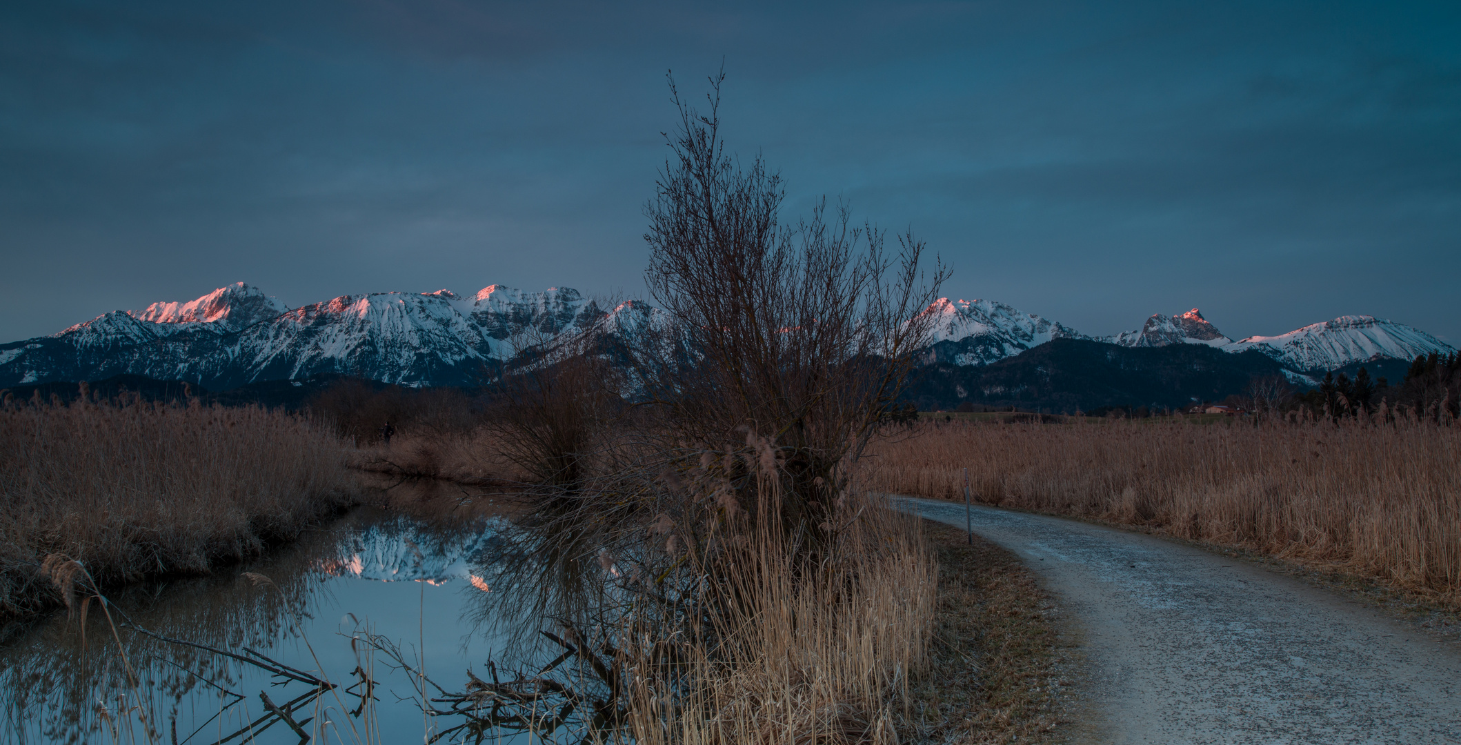 Land      Wasser      Berge       Sonnengipfel