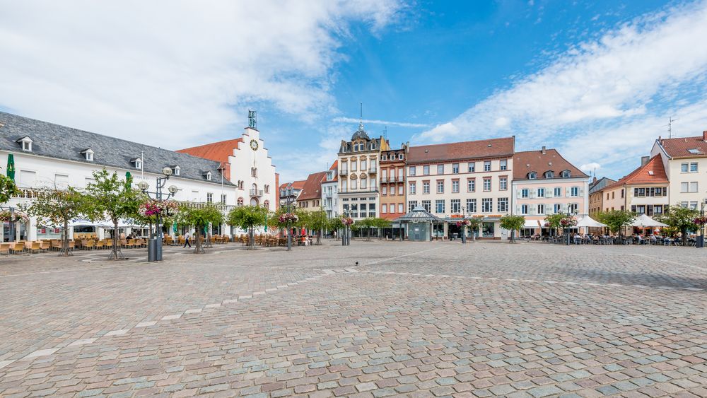 Landau-Rathausplatz 07