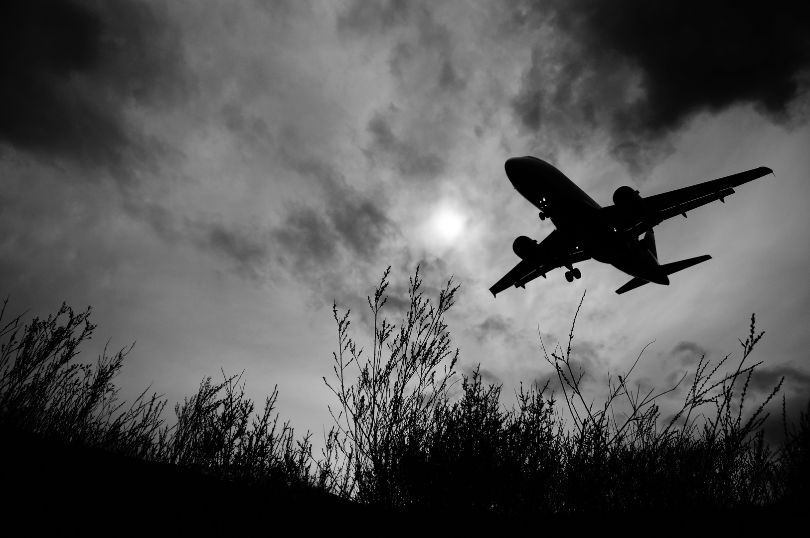 Landeanflug bei Föhnsturm in der Dämmerung