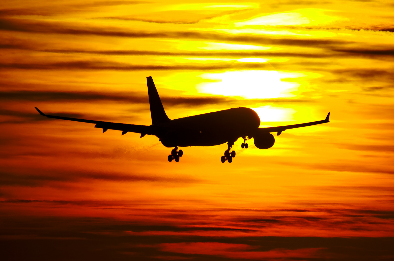 Landeanflug bei Sonnenuntergang