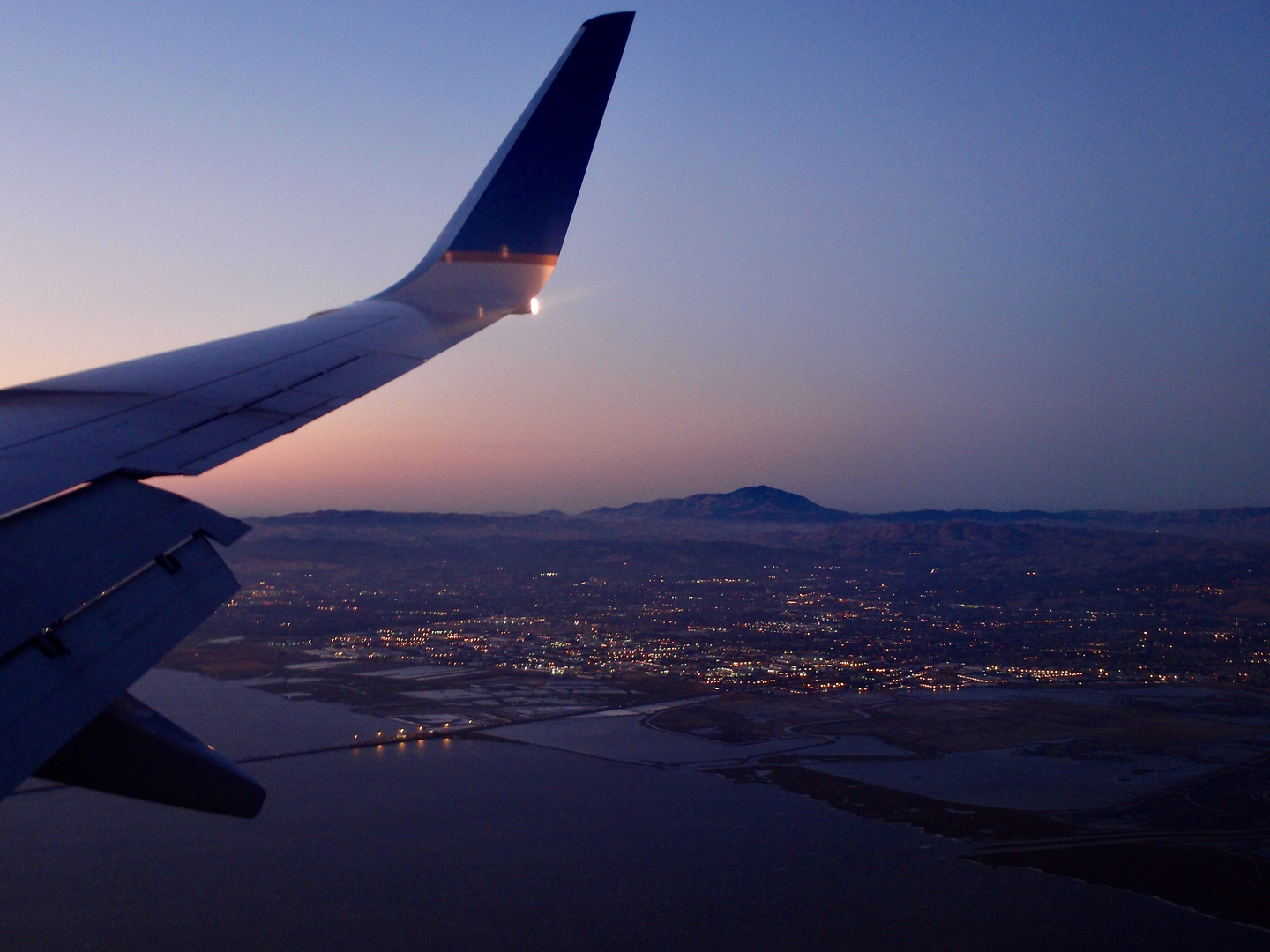 Landeanflug San Francisco bei Sonnenuntergang