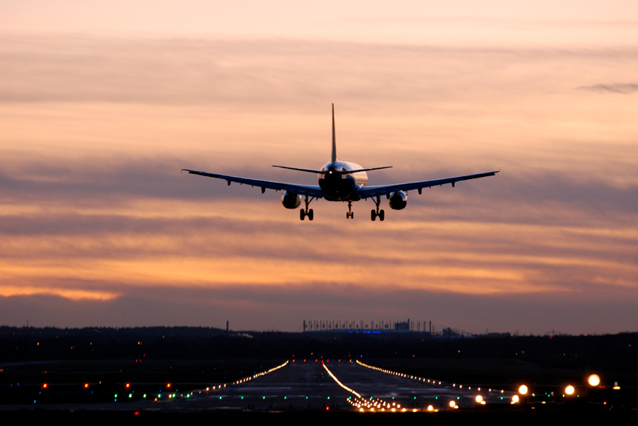 Landeanflug vor'm Winterhimmel