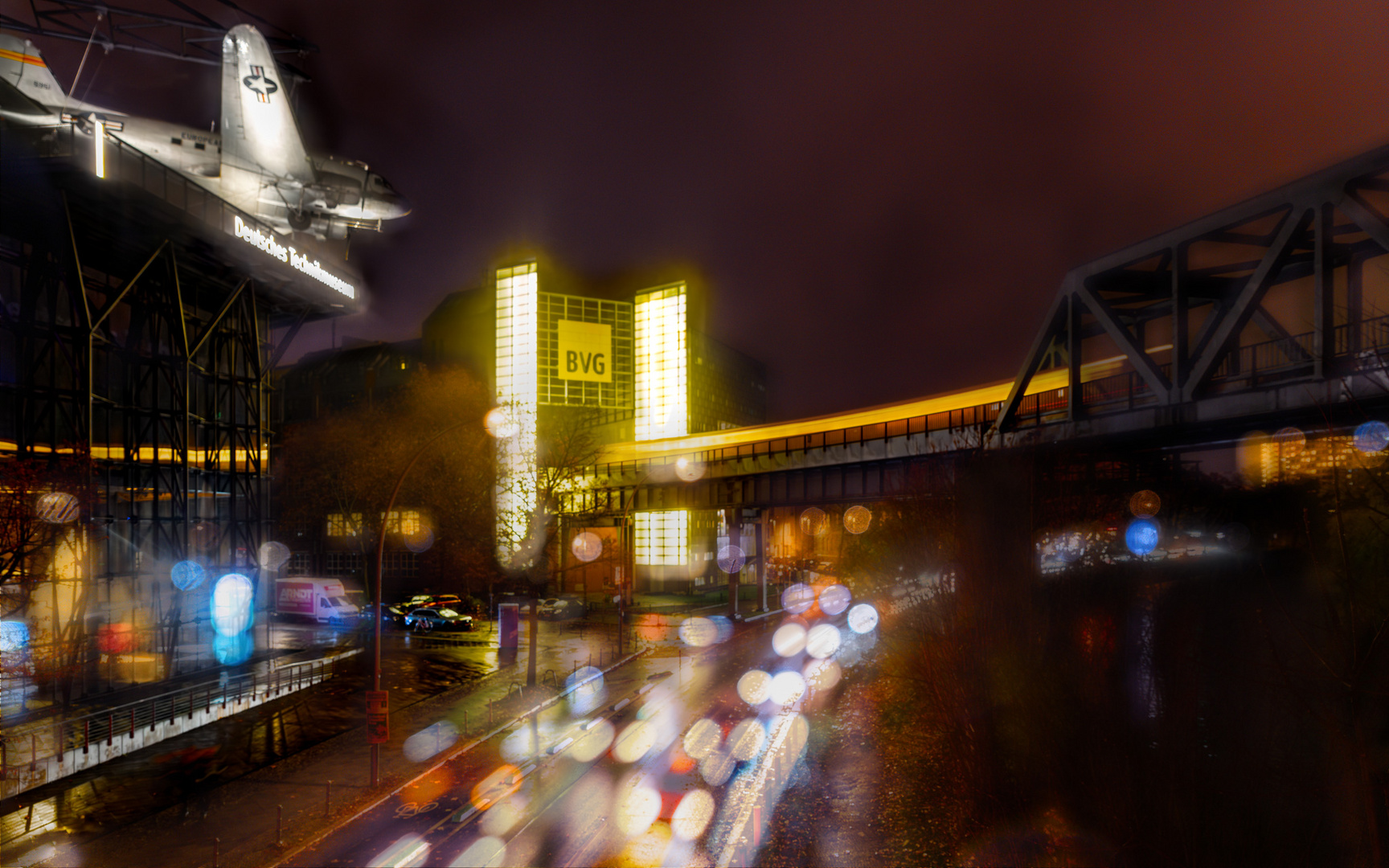 Landefeuer im Weihnachtsnebel Möckernbrücke