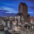 Landesarchiv in Duisburg (NRW) mit Schwanentorbrücke im Vordergrund